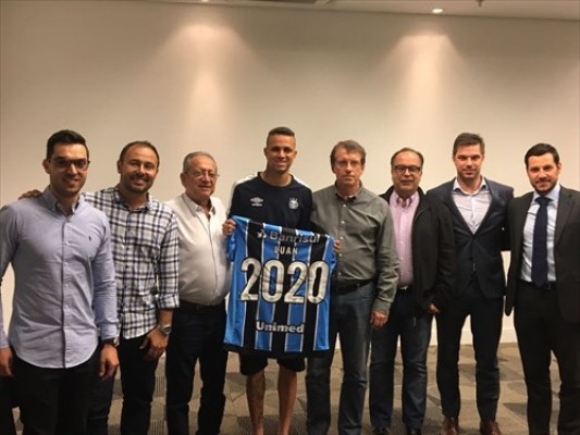 Luan renueva con Gremio hasta 2020
