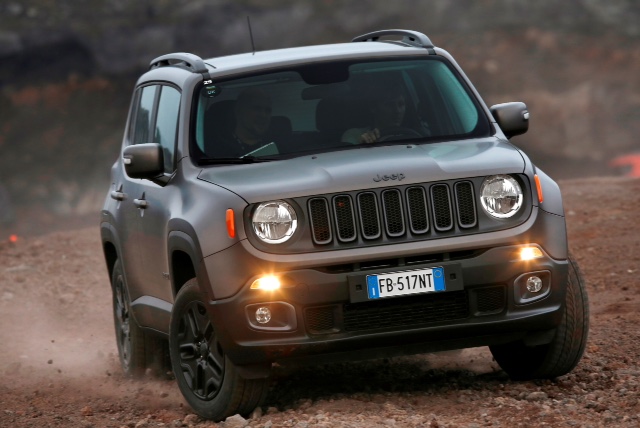 Motor Village Valencia recibe las primeras unidades del Jeep Renegade Night Eagle