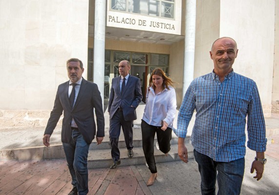 El PSOE de Alicante descarta la dimisión del primer edil y confía en el archivo pese a la Fiscalía