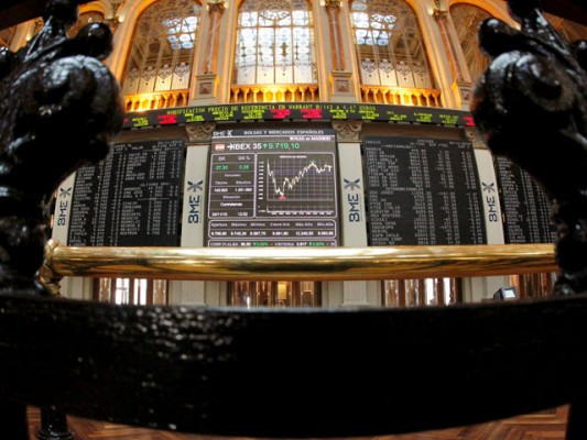 Los 'blue chips' arrastran en su caída a un Ibex 35 que cede los 8.700 puntos