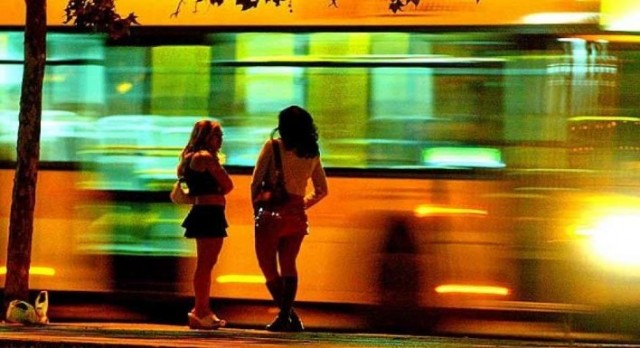 El Consell respalda un programa integral de atención a las personas que ejercen la prostitución