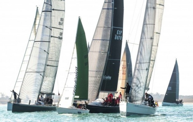 Un domingo lleno de actividades: exhibición de Optimist y regata de crucero