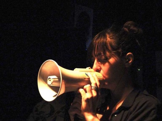 L'obra 'Mos Maiorum' reflexa els testimonis de persones refugiades a través de gravacions reals