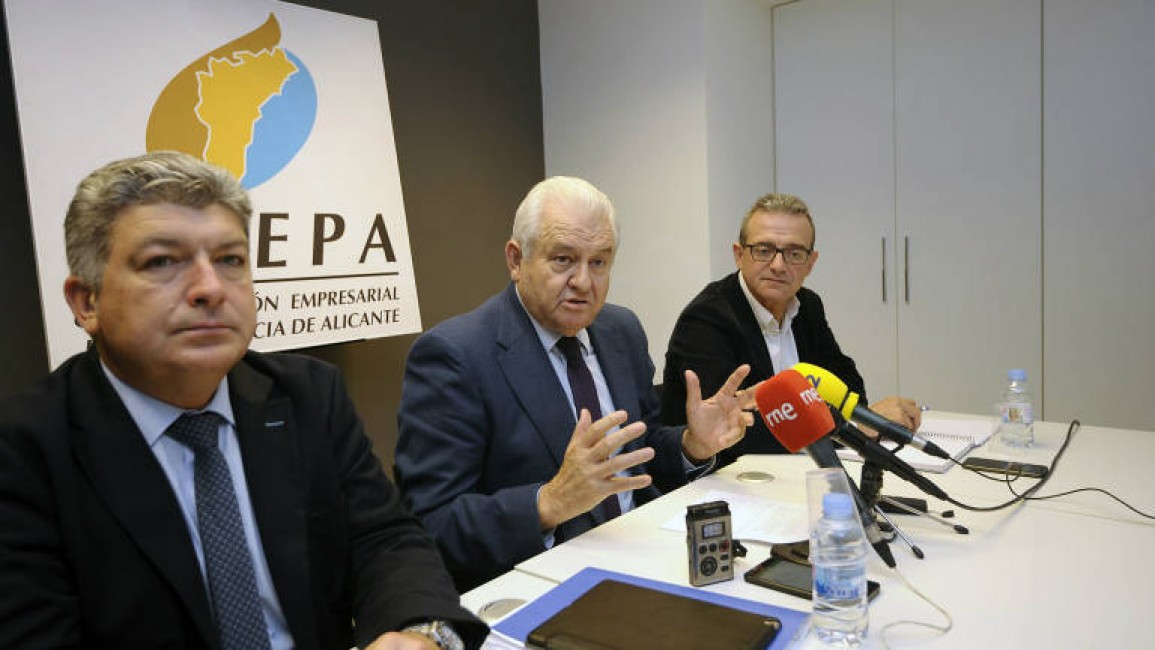 El secretario general, el presidente y el tesorero de Coepa, José Ramón Lillo, Francisco Gómez y Antonio Galvañ - 