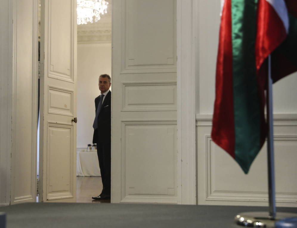 Urkullu instantes antes de realizar una comparecencia. Foto: EFE - 