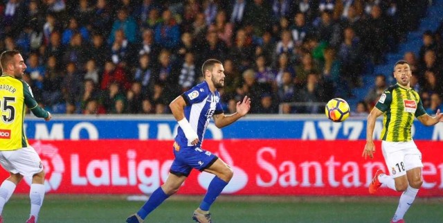 Santos rubrica la primera victoria del Alavés en su feudo