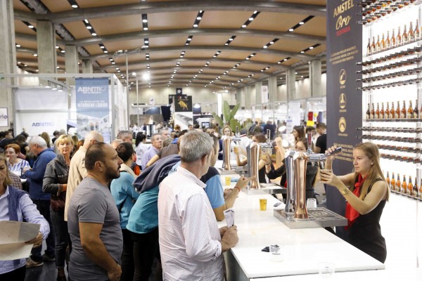 Miles de personas abarrotan Feria Valencia para disfrutar de la mejor gastronomía