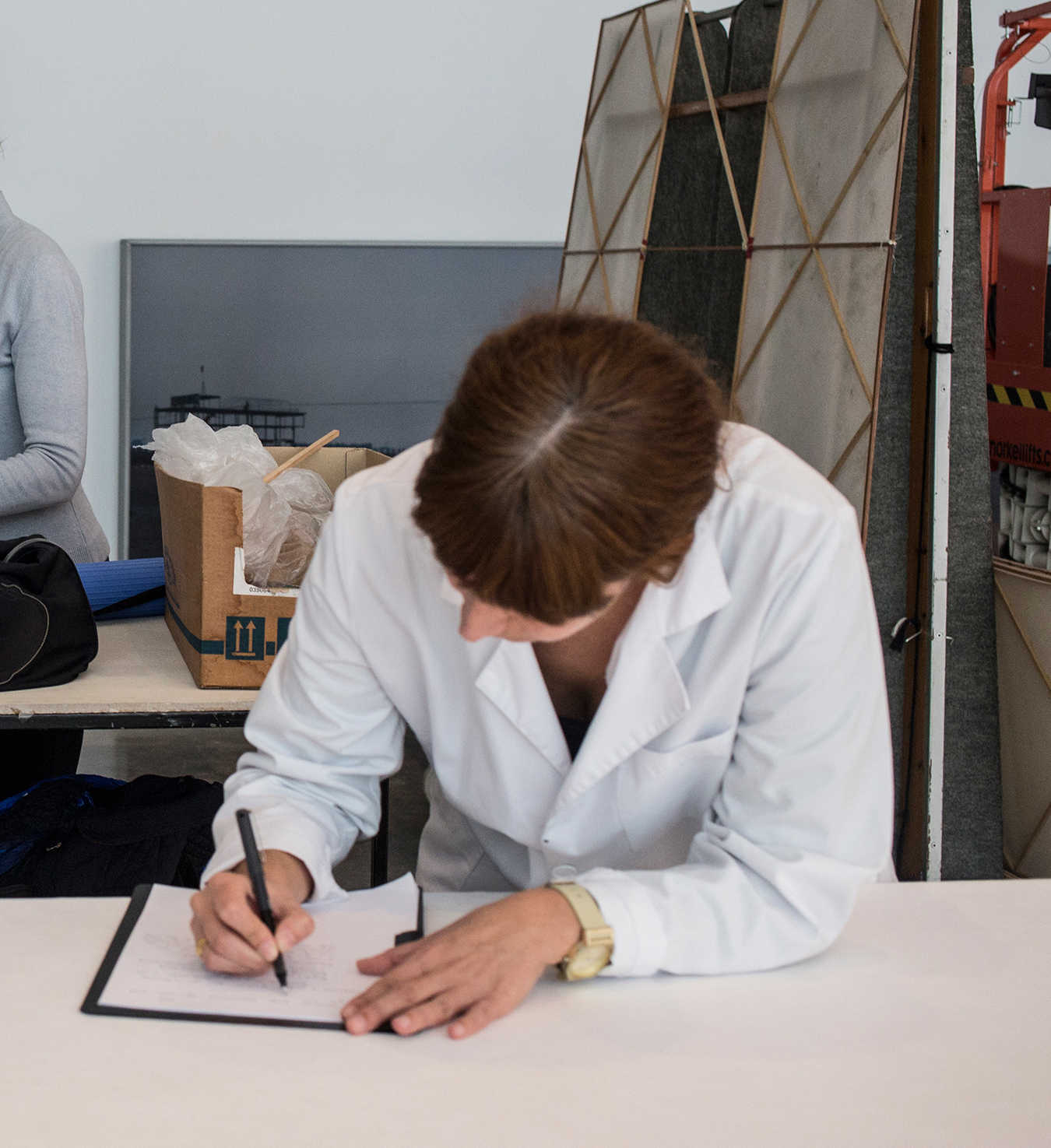 Las solicitudes para becas del IVAM se rellenan a mano