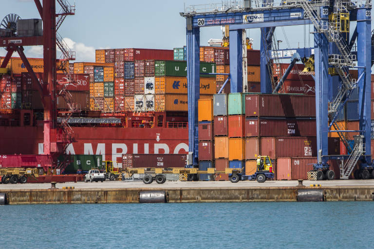 Competencia abre expediente sancionador al sector de la estiba por su acuerdo de julio