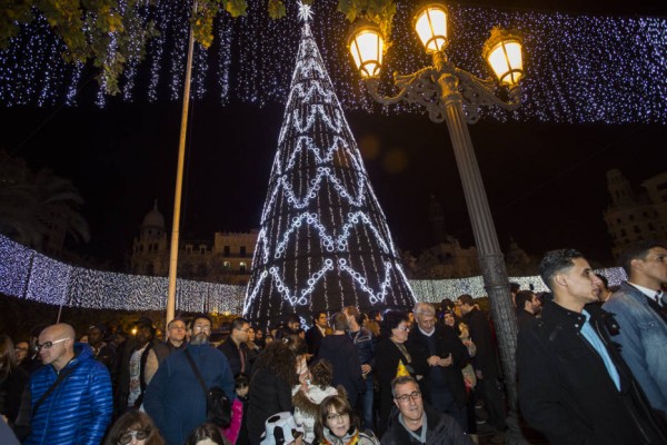 Navidad para todos: València llevará árboles a las barriadas obreras de Orriols y San Marcelino