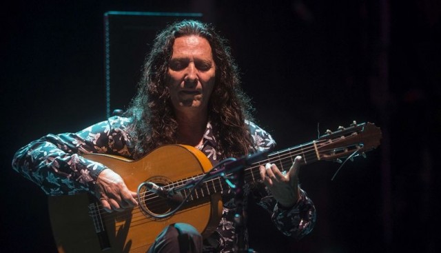 Tomatito imparte, junto a su hijo, una clase magistral sobre guitarra flamenca en València