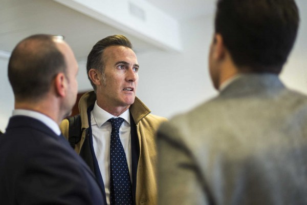 Enrique Calabuig demanda a su familia por una participación en Aguas de Valencia