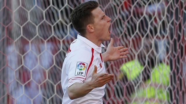 El Sevilla sufre pero suma su novena victoria consecutiva en casa