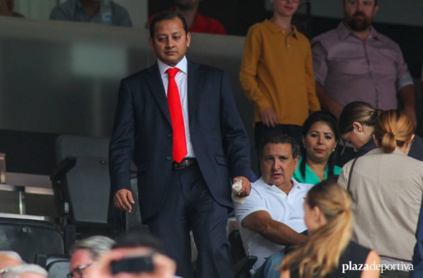 Meriton 'remueve las aguas' antes de la junta