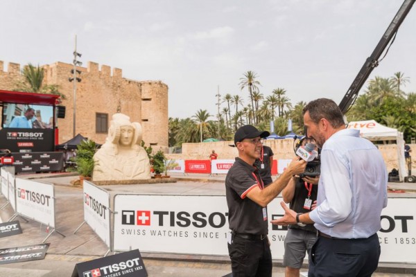 Salida de la contrarreloj de la Vuelta desde Elche 