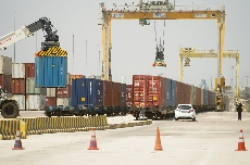 Cosco recupera tráficos: eleva un 18% el movimiento de contenedores en Valencia e ingresa 246 millones