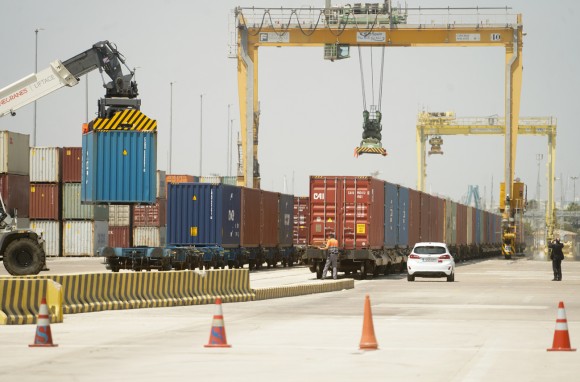 Cosco gana 34 millones en el Puerto de València, un 13% más, y eleva un 2,2% el tráfico de contenedores