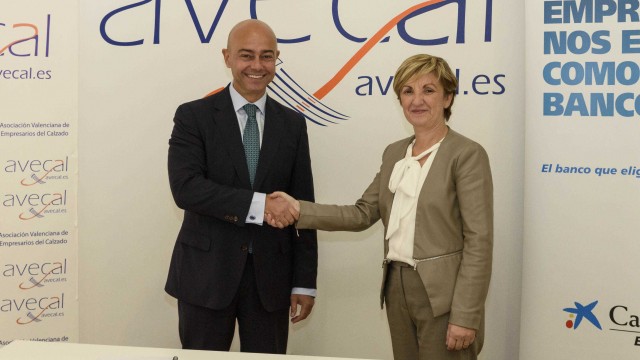 CaixaBank estrecha lazos con las empresas del calzado tras el traslado de sede a València