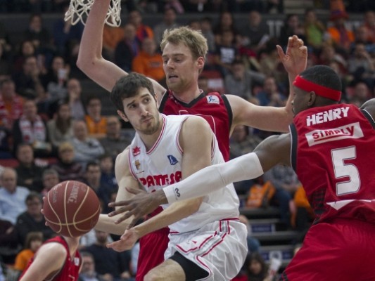 El Valencia Basket se pone el mono de trabajo para culminar su fiesta ante CAI
