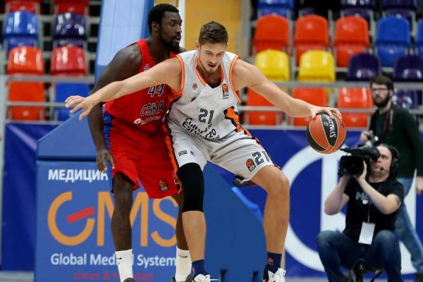 El Valencia Basket prepara el partido de Bilbao con Van Rossom renqueante