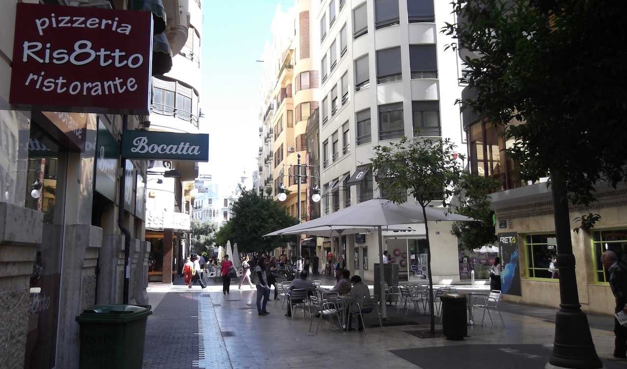 El Ayuntamiento de València recorta hasta un 50% las terrazas del centro la ciudad