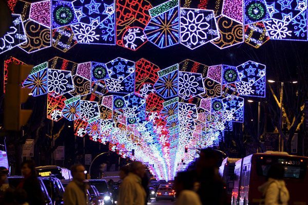 Llumenetes i coloraines: per què als valencians els agrada la il·luminació barroca?