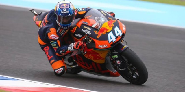 Oliveira doblega a Bagnaia en los últimos minutos

