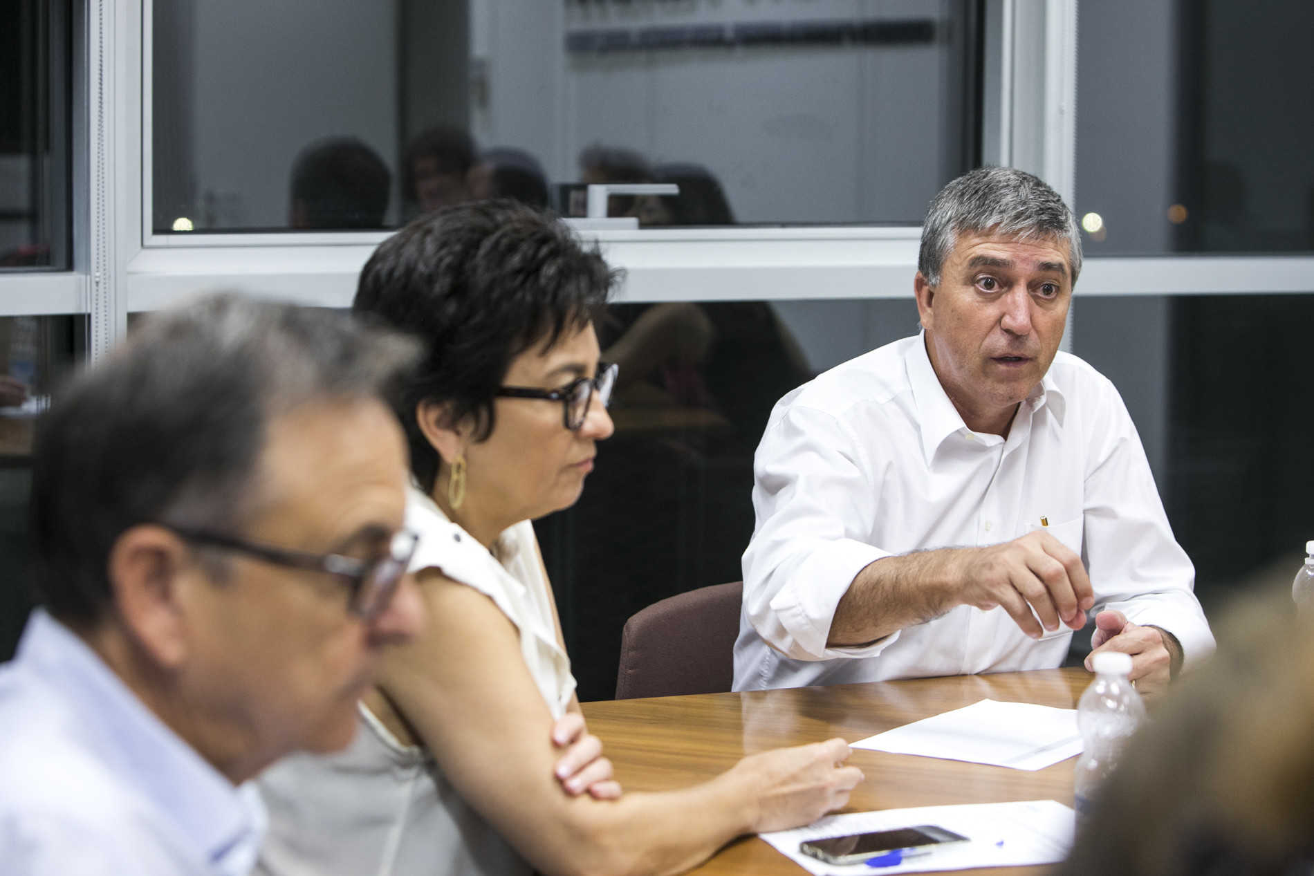 Rafael Climent, junto a Blanca Marín y Diego Maciá. Foto: EVA MÁÑEZ - 