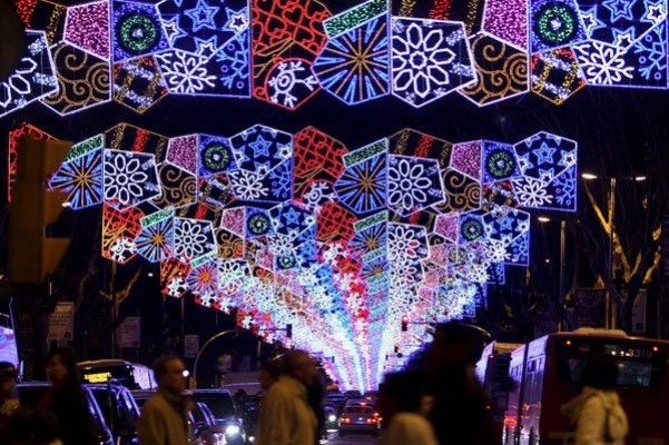 Llumenetes i coloraines: per què als valencians els agrada la il·luminació barroca?