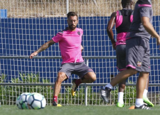 El Levante tiene seis partidos hasta Navidad para salir del bache