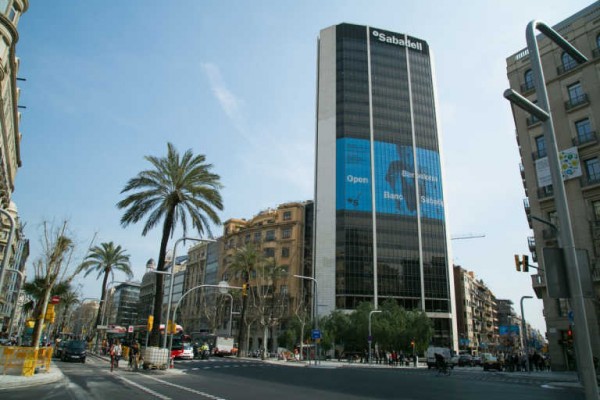 Banco Sabadell refuerza la solvencia colocando 400 millones en 'CoCos'