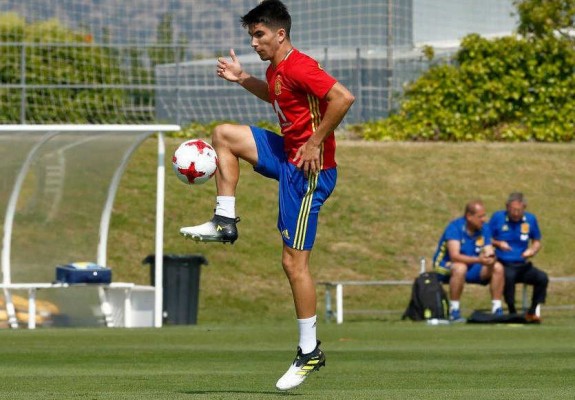 La rojita busca el cuatro de cuatro ante Eslovaquia con Carlos Soler como titular
