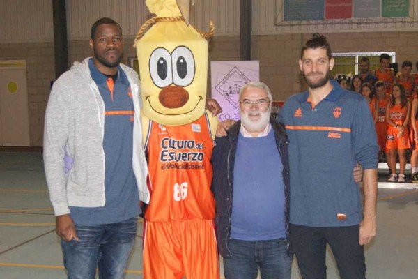 Antoine Diot y Latavious Williams anfitriones en la Escuela del Valencia Basket en el Patronato