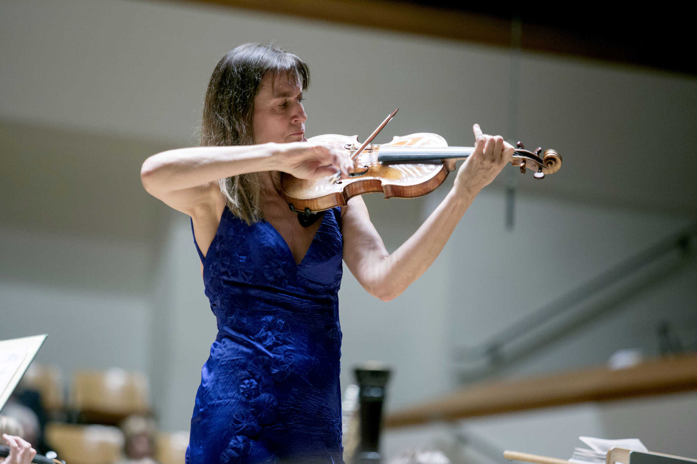 Viktoria Mullova disipa las brumas nórdicas y muestra la modernidad de Sibelius