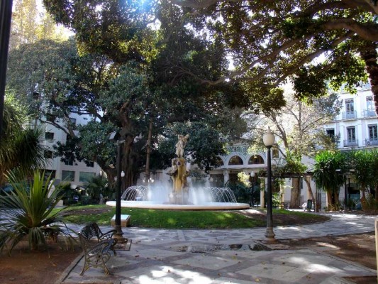 Guanyar también reordena los veladores de Gabriel Miró: libera la zona central y recorta horarios