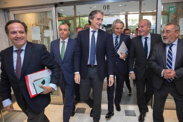 El puerto de Alicante se 'vende' como salida de Madrid hacia Canarias y el Magreb