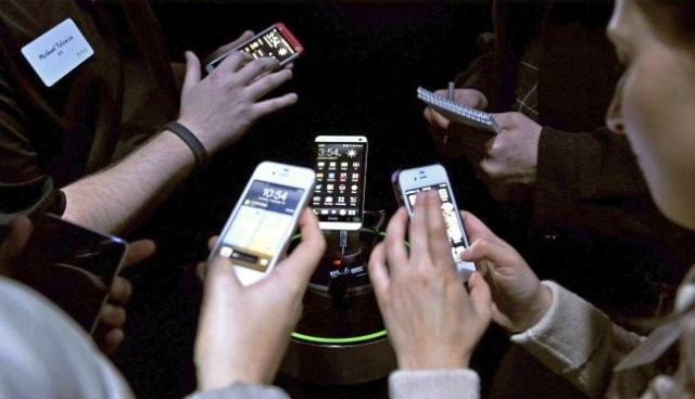 El 42% de los jóvenes españoles dedica a los amigos más de 2 horas a través de las apps de mensajería