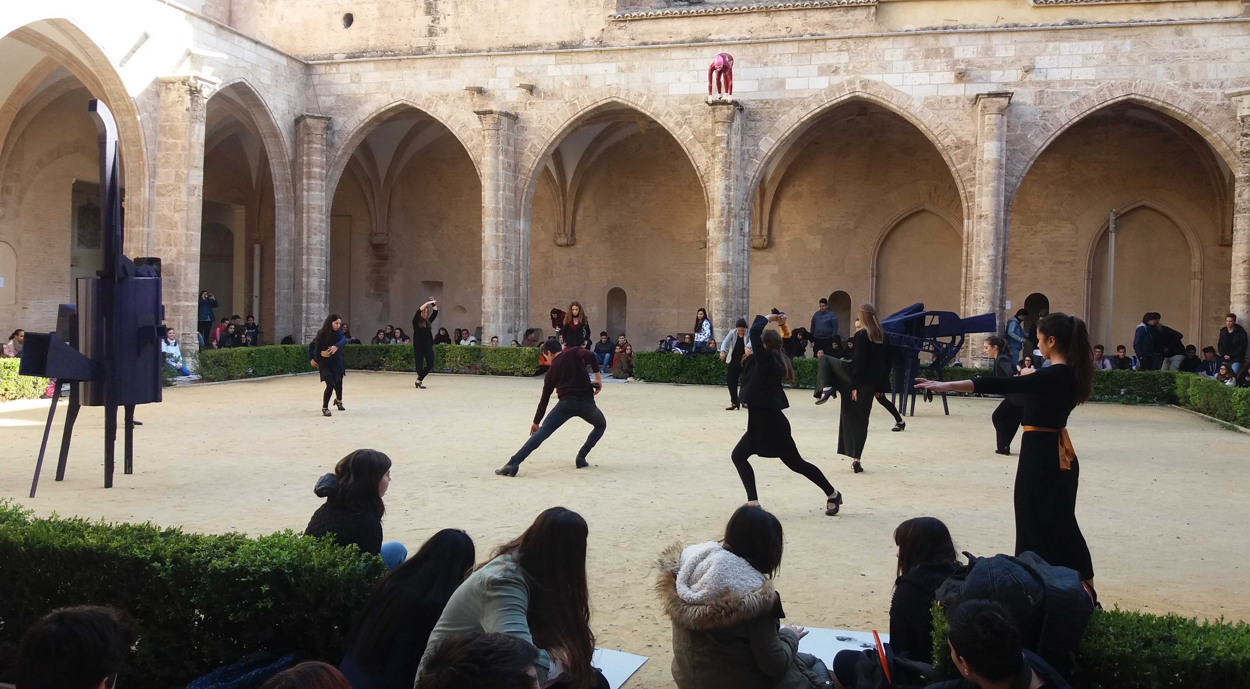 
Més de 900 estudiants crearan un mural de 300 metres quadrats al Carme amb 'Dibuixar Al Son'
