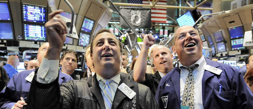 A la undécima fue la definitiva: el Ibex 35 cierra por primera vez en positivo este mes