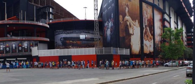 Colas en Mestalla para comprar entradas del Valencia-Barcelona