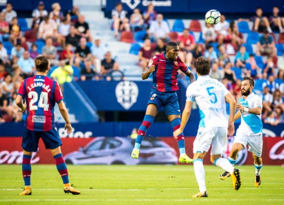 FACUA denuncia a 10 clubes por sus teléfonos 902, entre ellos el Levante