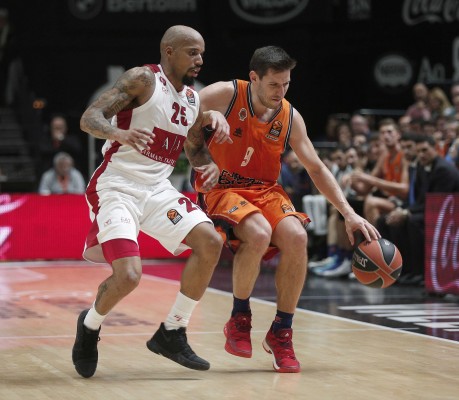 La urgencia en Euroliga marca el partido del Valencia Basket en Barcelona