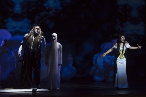 Gafes, contratiempos y soluciones atropelladas en el mundo de la ópera