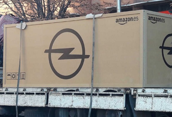 Opel entrega en Madrid la primera unidad del Grandland X pedida por Amazon