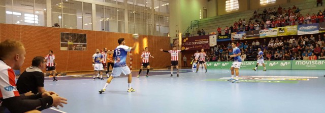 Benidorm y Fertiberia empatan en un derbi autonómico muy abierto