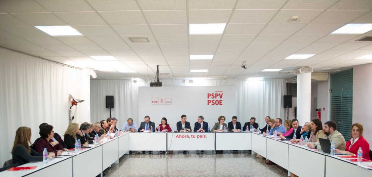 Las ejecutivas federal y valenciana en la reunión celebrada este lunes en Blanquerías - 