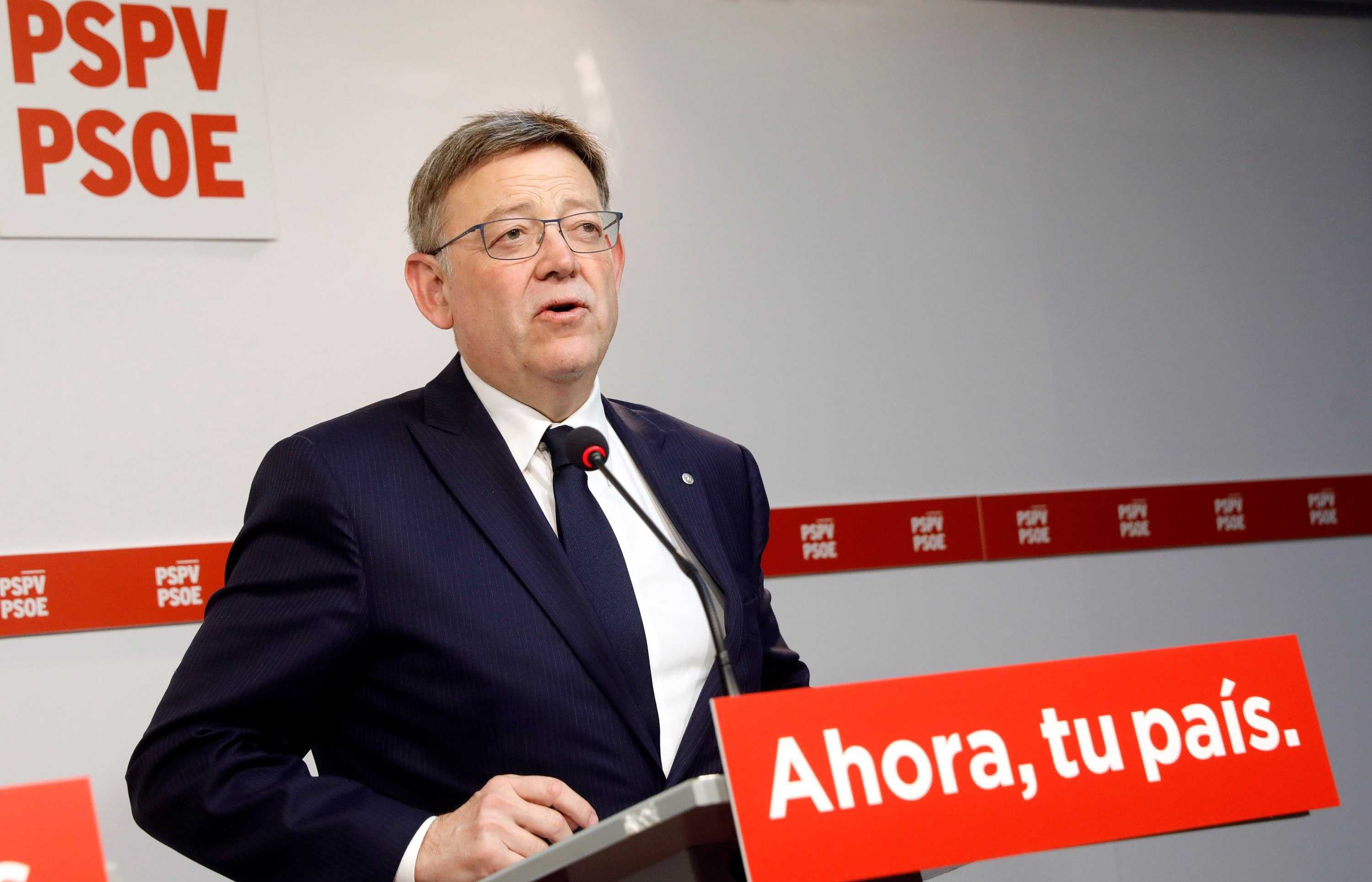 El presidente de la generalitat Valenciana, Ximo Puig, durante la rueda de prensa que ha ofrecido junto al Secrerario General del PSOE, Pedro Sanchez despues de reunirse con la dirección de los socialistas valencianos.. Foto EFE/Kai Försterling - 