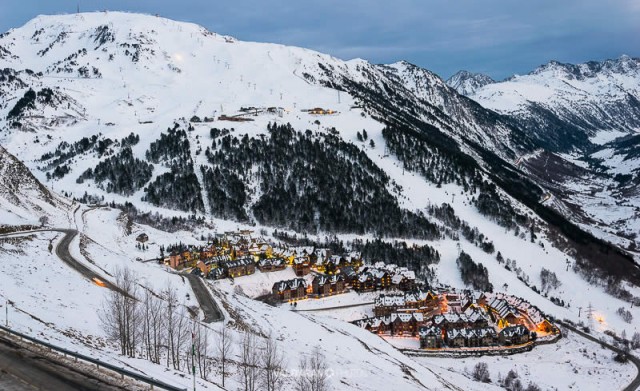 Espléndido inicio de temporada en Baqueira Beret con un fin de semana soleado y la inauguración de la cafetería Bosque