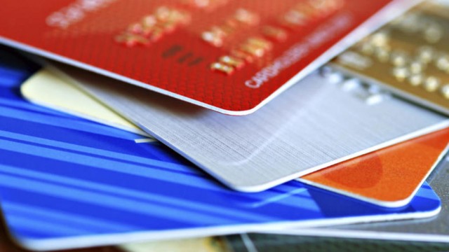Santander, CaixaBank y Popular analizan comprar el negocio de tarjetas de Barclays