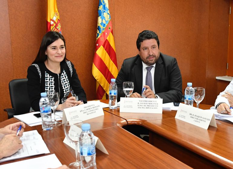 La consellera de Sanitat, Carmen Montón, junto al presidente de la Diputación de Castellón, Javier Moliner. - 